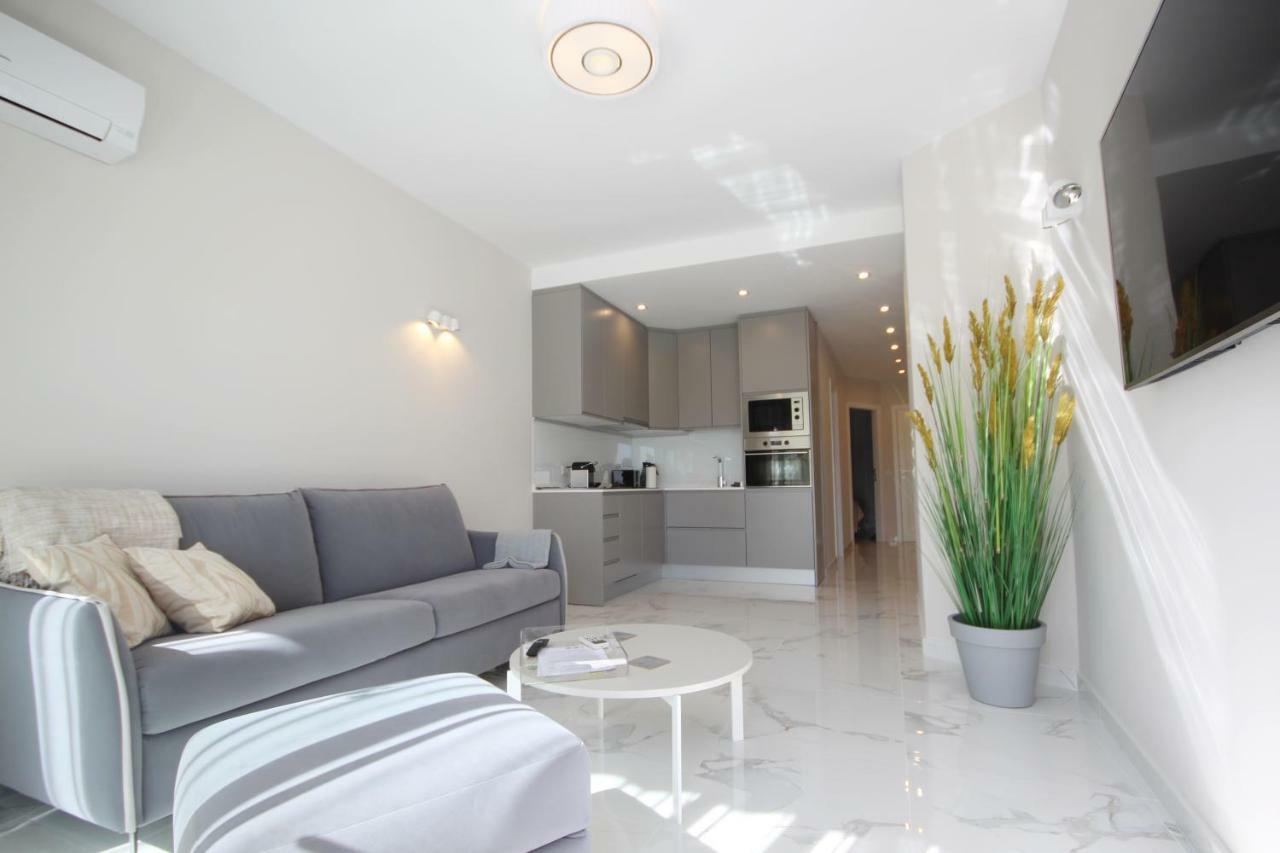 Luxury In First Line With Pool *