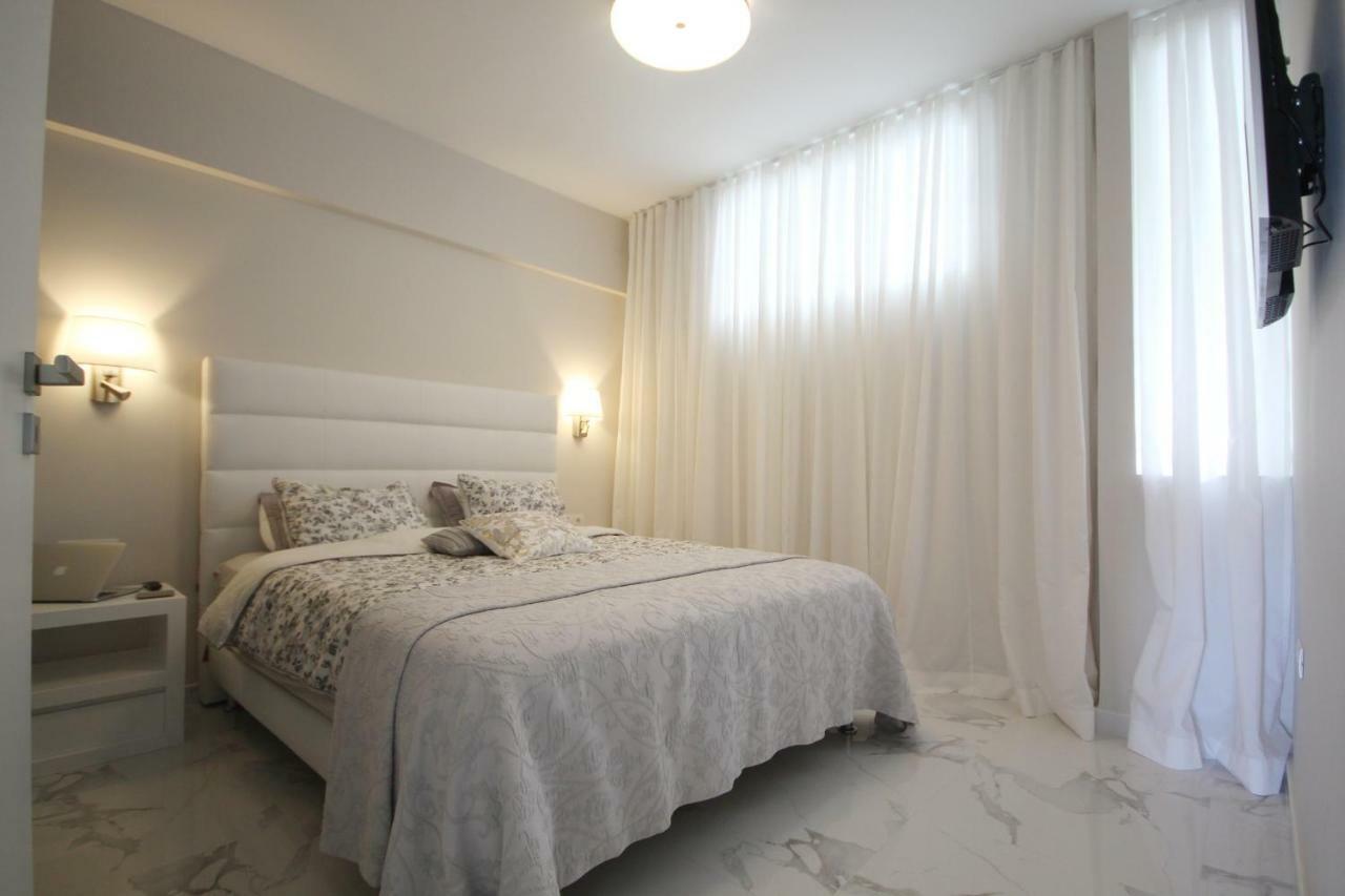 Apartment Luxury In First Line With Pool